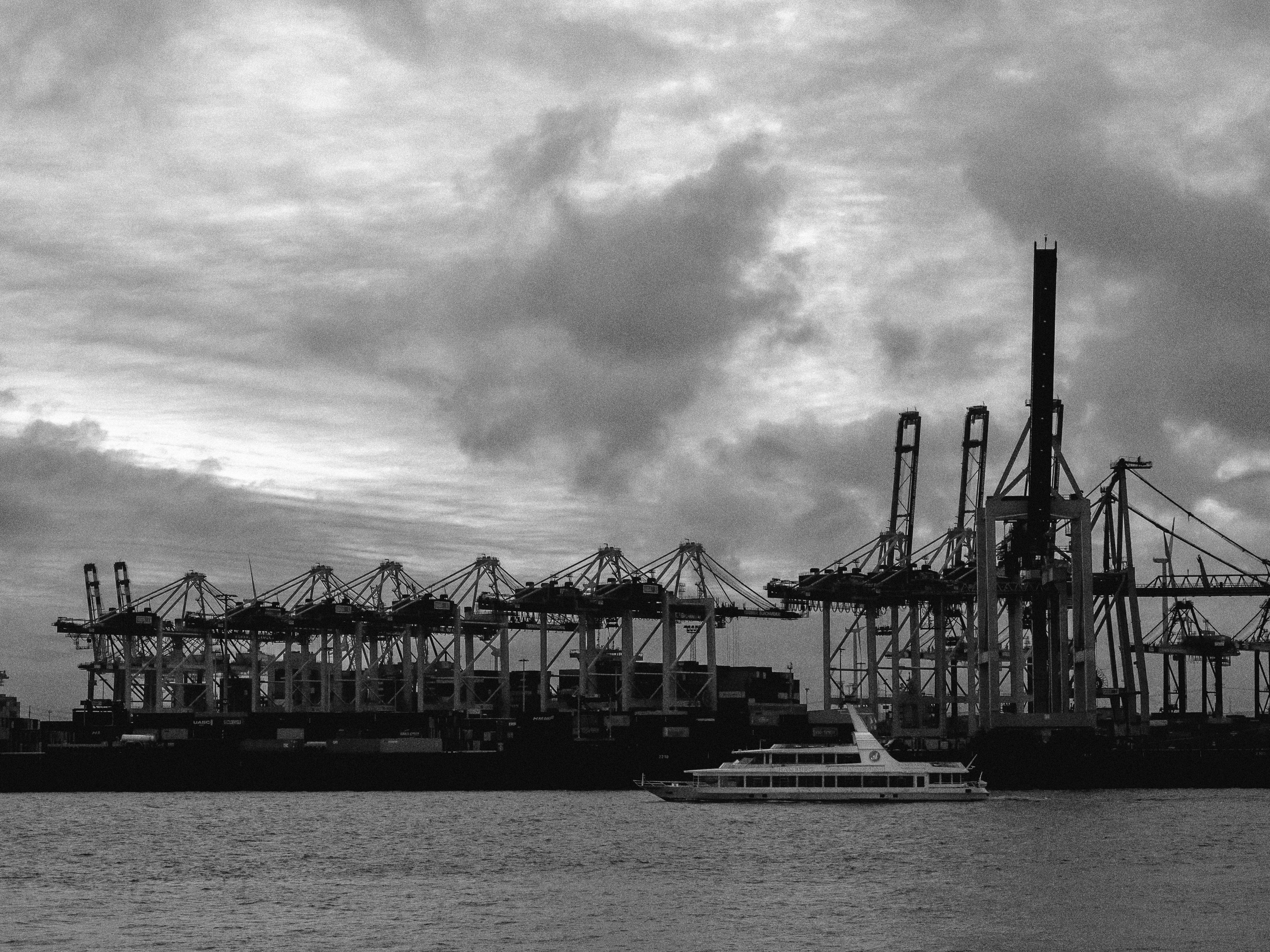 Elbkräne bei HH-Övelgönne