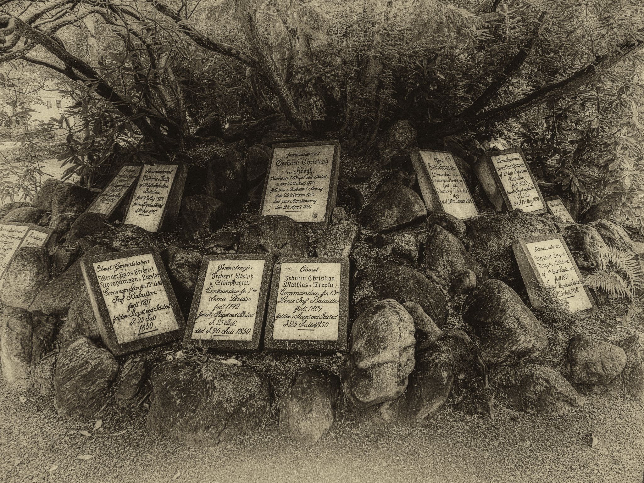 Gedenkplatten aus dem 19. Jahrhundert auf einem Flensburger Frie